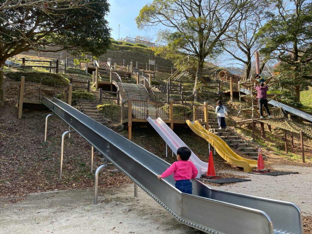 Children playing with playground equipment at the summit of Mount Ohira Park