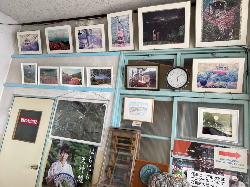 Photograph inside the ropeway riba of Ohirayama Summit Park