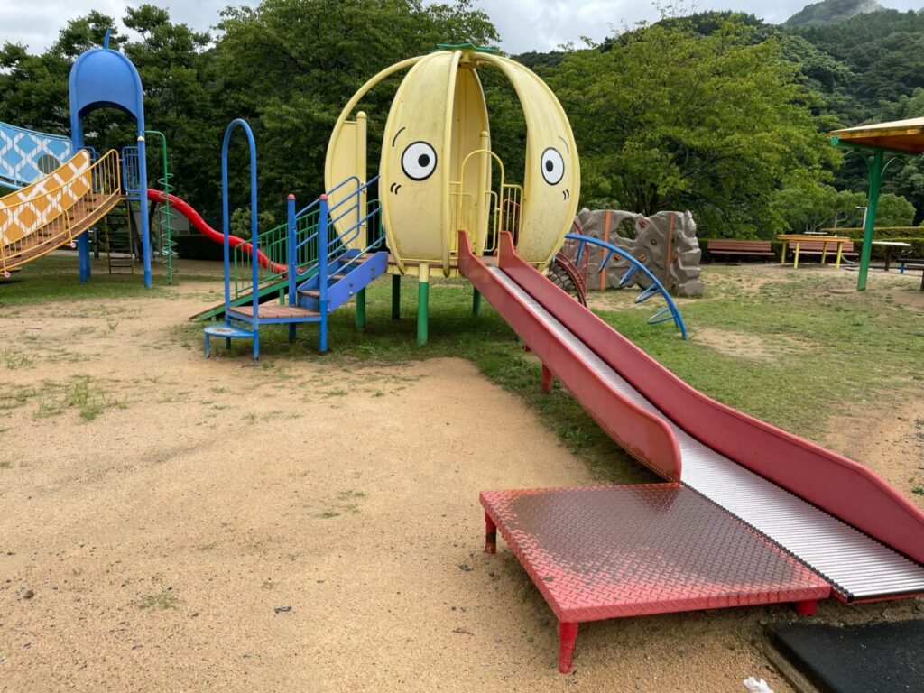 萩市の夏みかんランドの小さい子供向けの滑り台