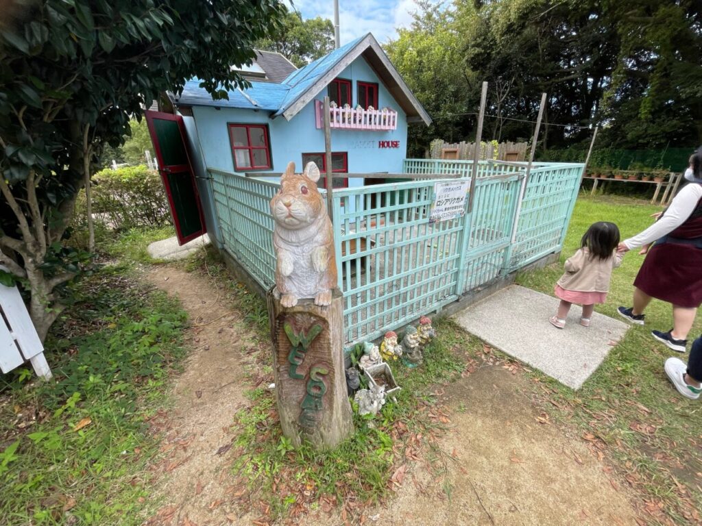 リフレッシュパーク豊浦のリクガメの小屋