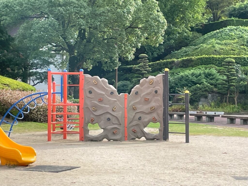 永源山公園の幼児用のアスレチック