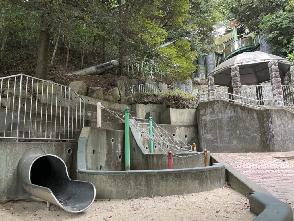 永源山公園のすべり台