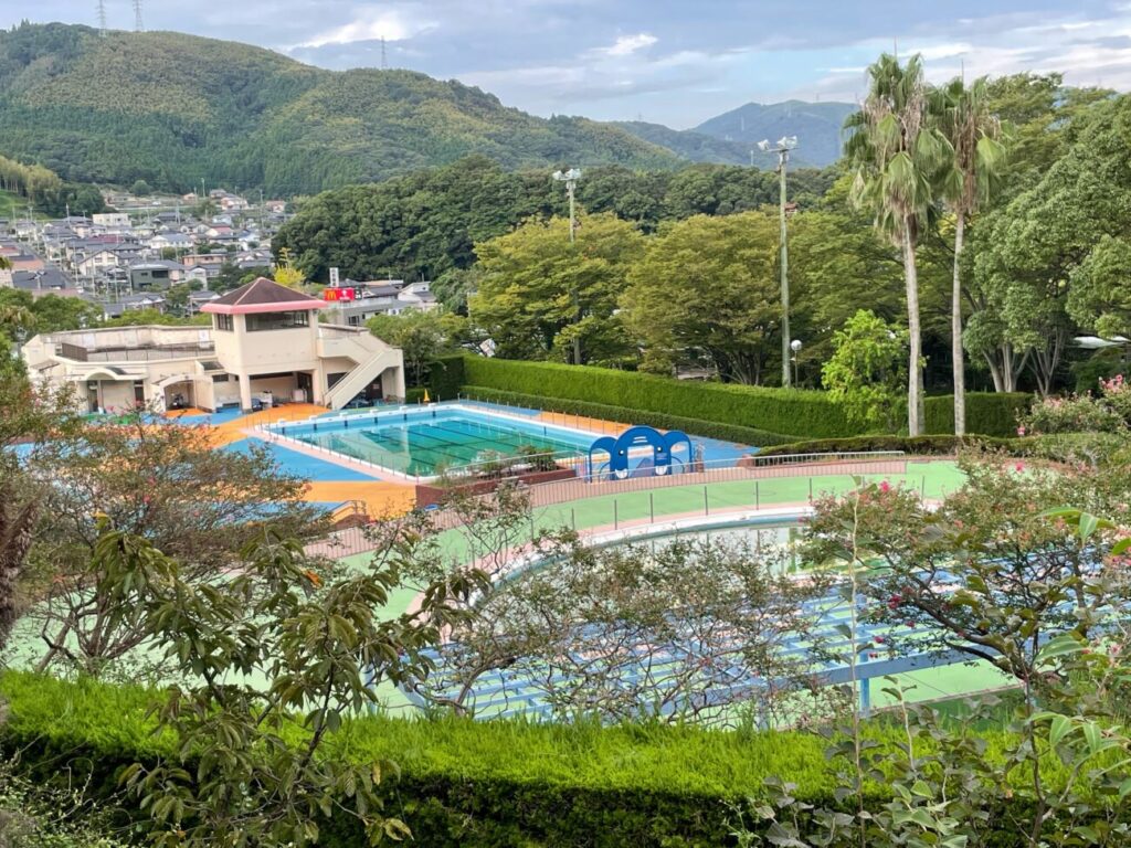永源山公園のプール