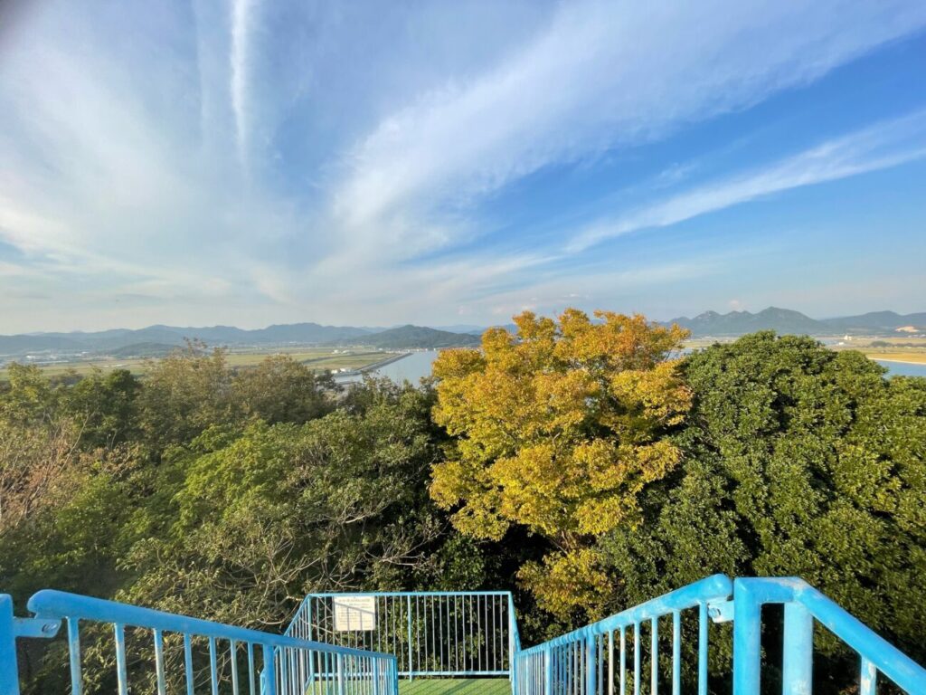 藤尾山公園の長いローラー滑り台北側の景色