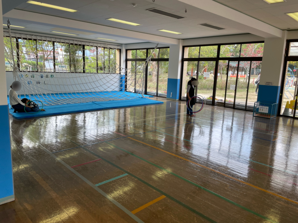 山口県児童センターの体育室
