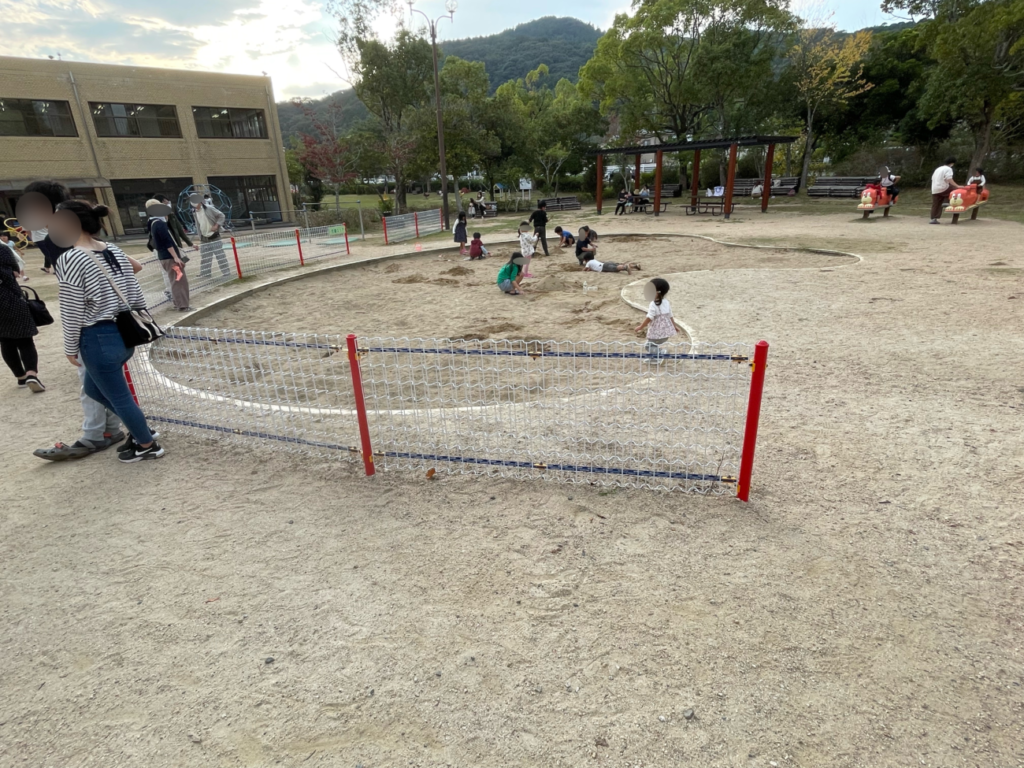 山口県児童センターの砂場