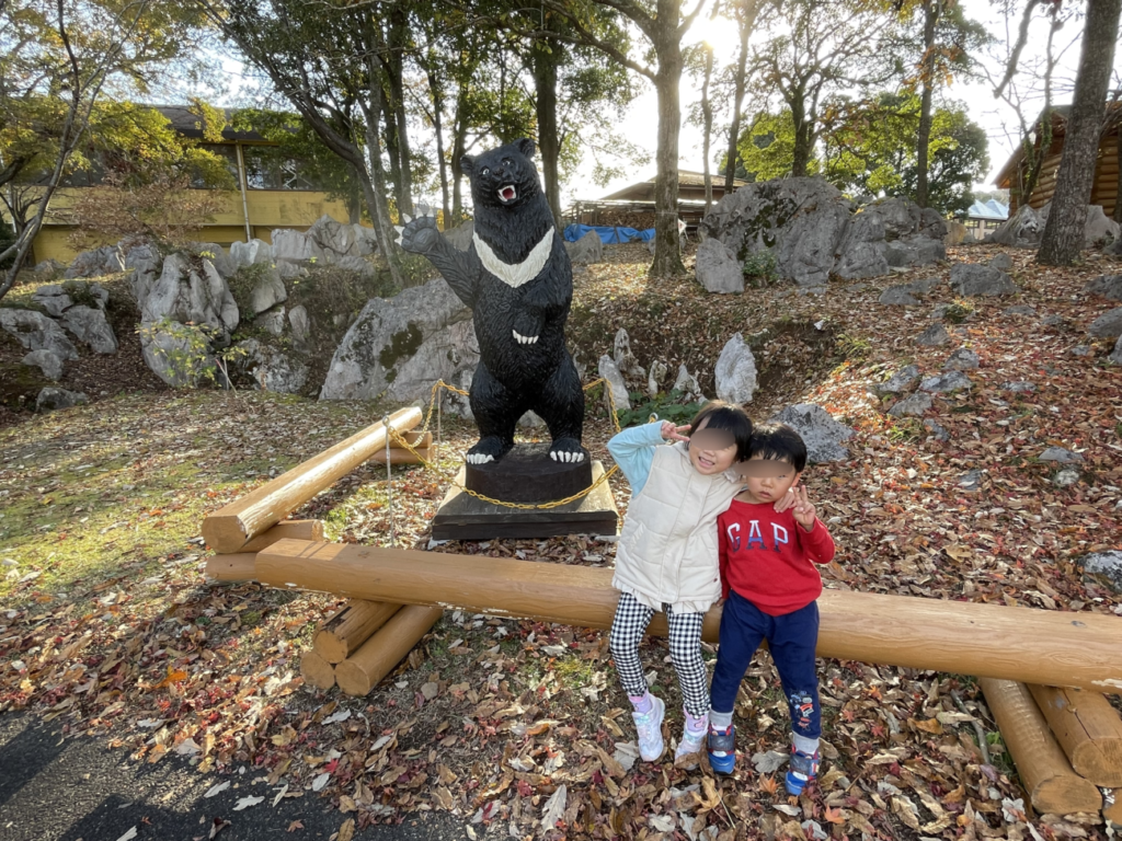秋吉台家族旅行村のクマの像