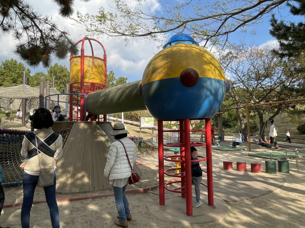 山口きらら博記念公園のトリムの広場の遊具